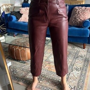 Cropped vegan leather pant burgundy